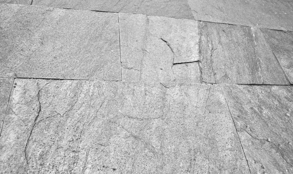 silver-05-lifestyle-paving Плитка из серого сланца Классика Сильвер Грей от поставщика Стоко фото №5 из галереи